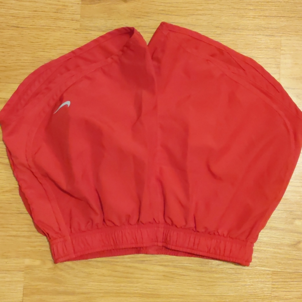 Nike tempo red short size M